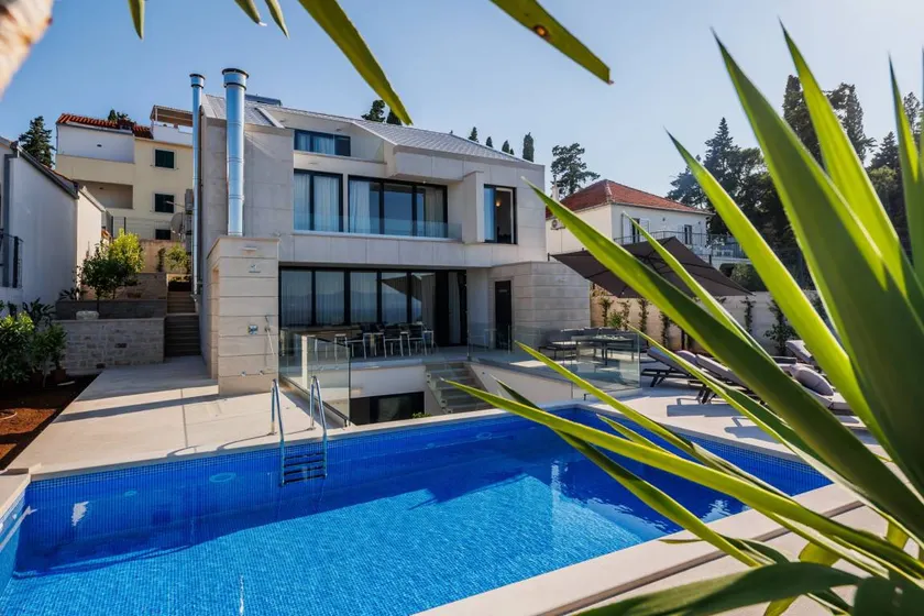 Villa with barbeque, pool & garden | Pool view - Image 1