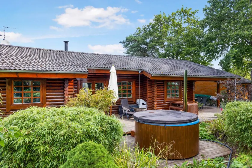 Family-friendly lovely house with garden, barbecue & hot tub | Next to the beach | Pets are welcome - Image 1