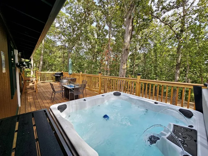 Rustic Cabin with Private Hot Tub & Fire Table in Murray, Kentucky - Image 1