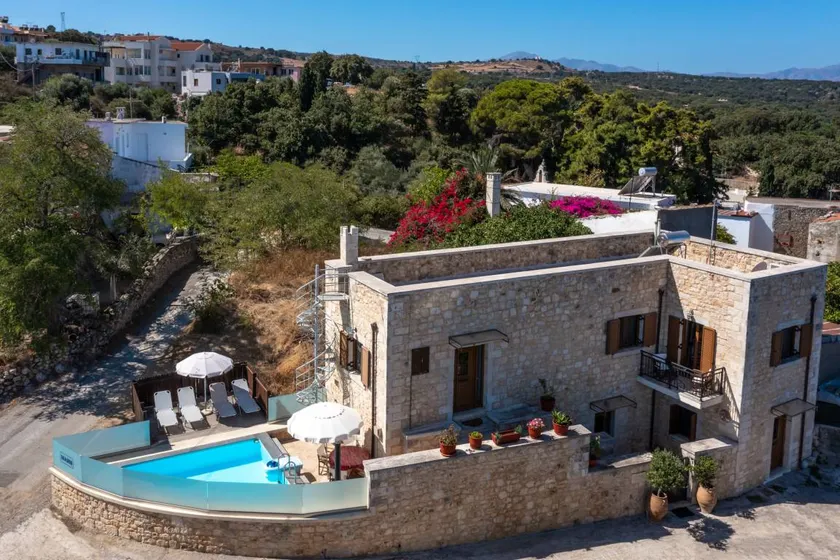 Fully equipped lovely villa with barbecue, terrace & private pool - Image 1