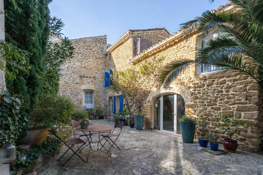 Holiday home with pool, terrace & garden | City view | Perfect for remote work - Image 1