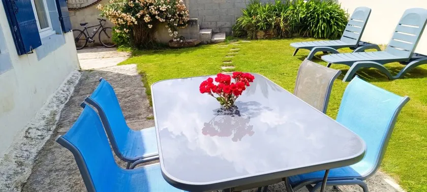House with garden, barbeque & terrace | Garden view - Image 1
