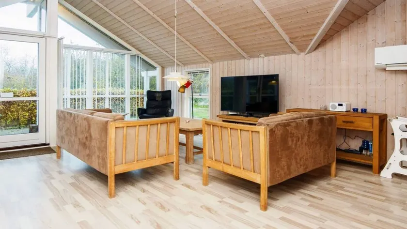 Holiday home with hot tub, sauna & terrace - Image 1
