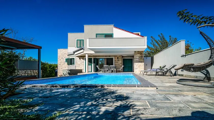 Villa with terrace, barbecue & private pool | Sea view - Image 1