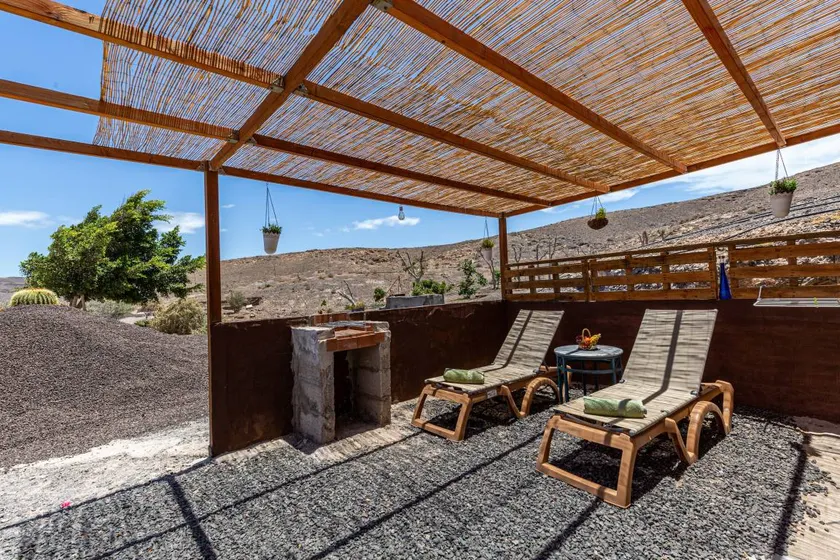Apartment with terrace, pool & garden | Mountain view - Image 1