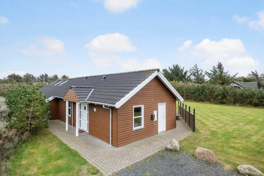 Family-oriented holiday home with barbeque, sauna & terrace | Pets are welcome - Image 1