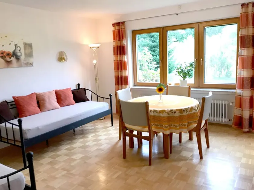 Charming holiday apartment with terrace & garden - Image 1