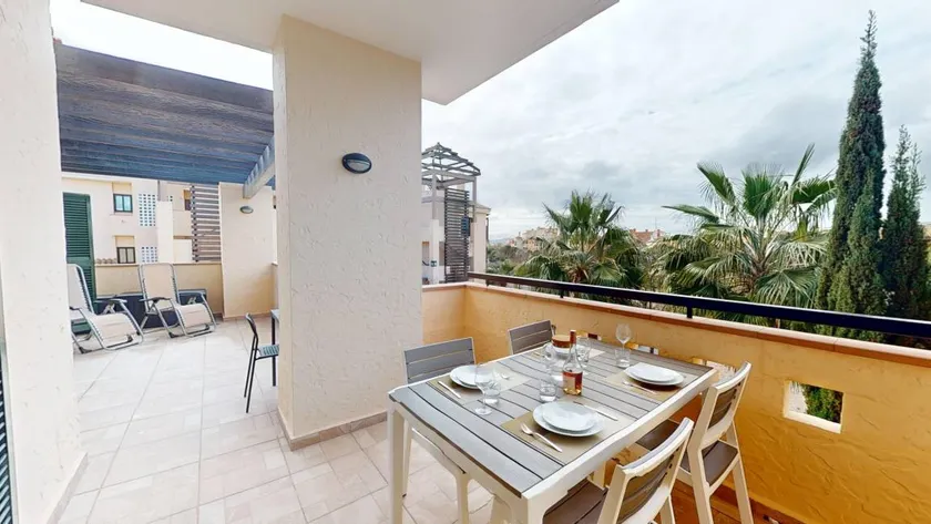 Flat with pool, terrace & garden - Image 1