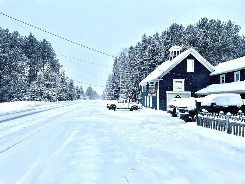 The Maine Roadhouse Hostel & Lodge LLC - Image 1