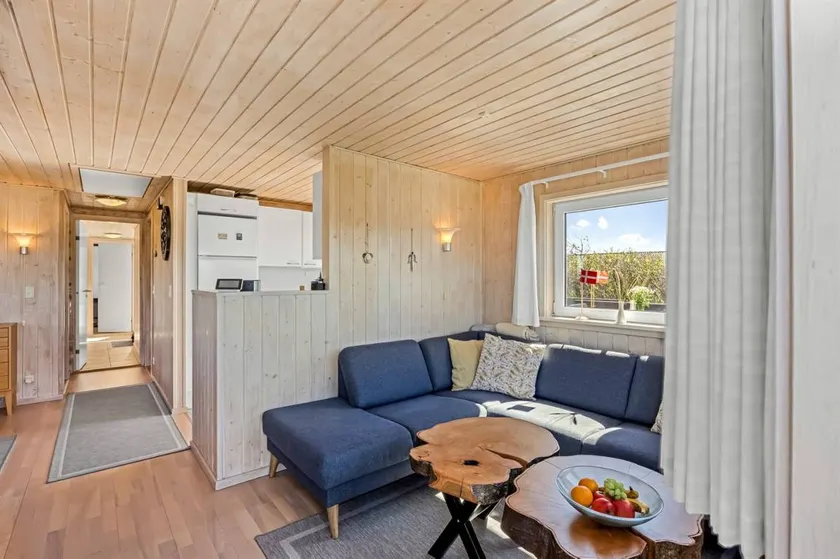 Holiday home with terrace & jacuzzi - Image 1
