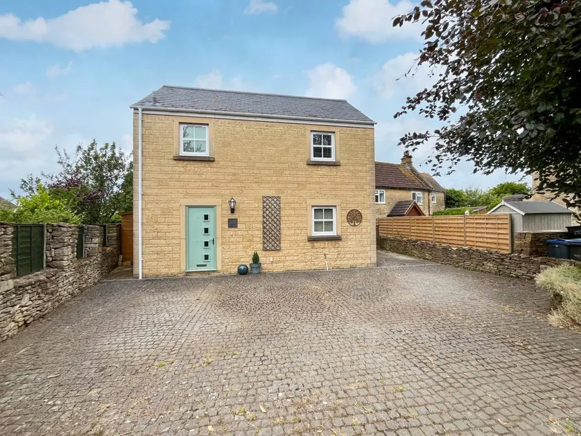 Cottage with garden - Image 1