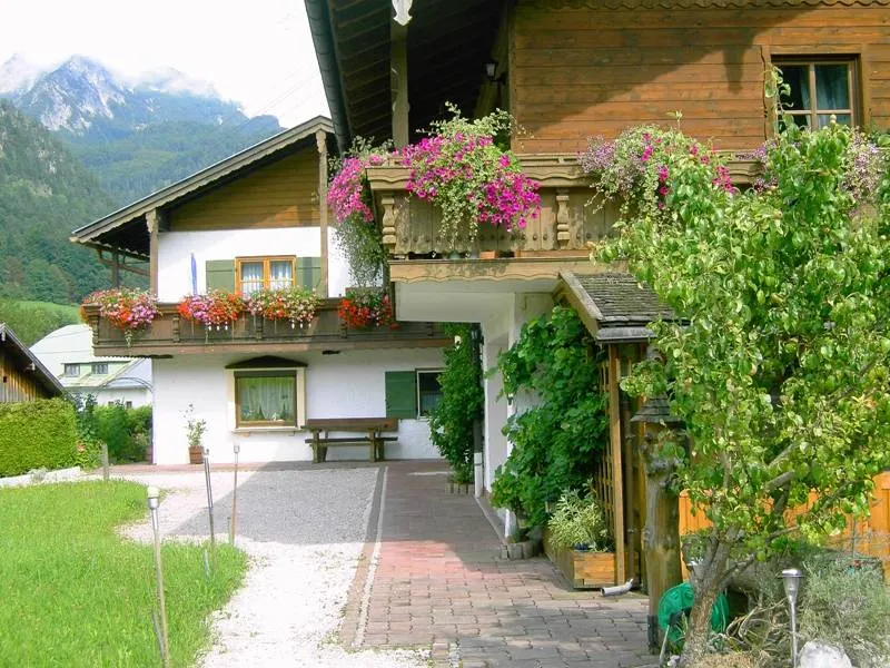 Apartment with terrace - Image 1