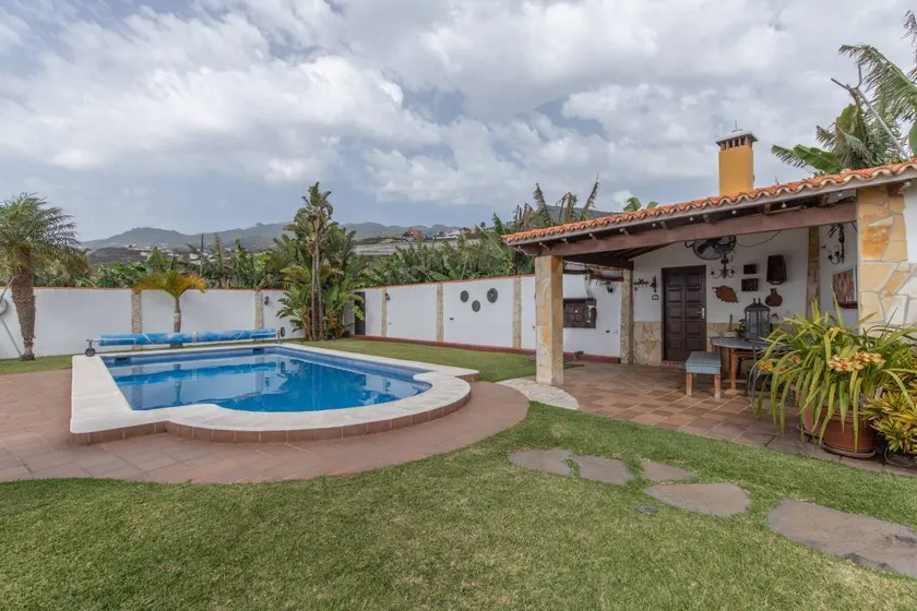 Appartamento con giardino, piscina e terrazza | Vista sul giardino - Image 1