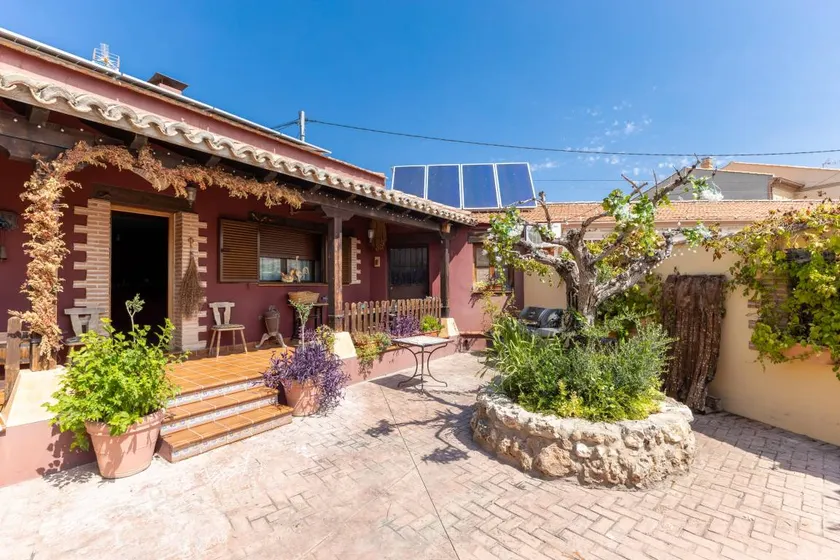 House with terrace, garden & private pool | Garden view | Suitable for remote work - Image 1
