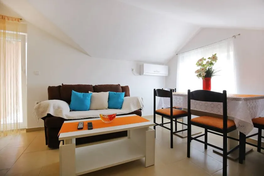 Holiday apartment with BBQ & terrace - Image 1