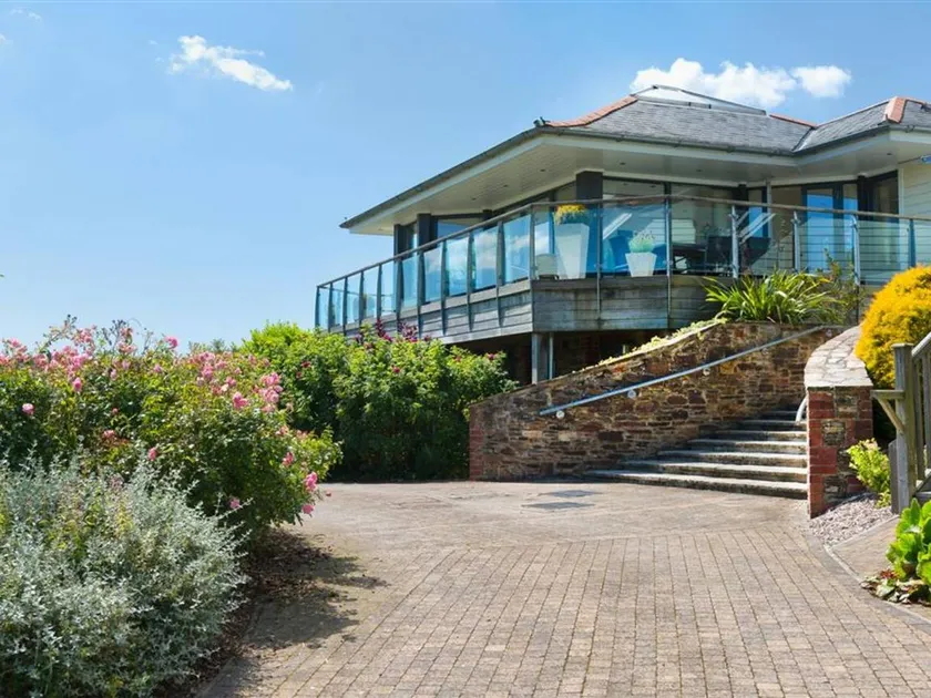 Family-friendly cottage with jacuzzi & sauna | Beach view - Image 1