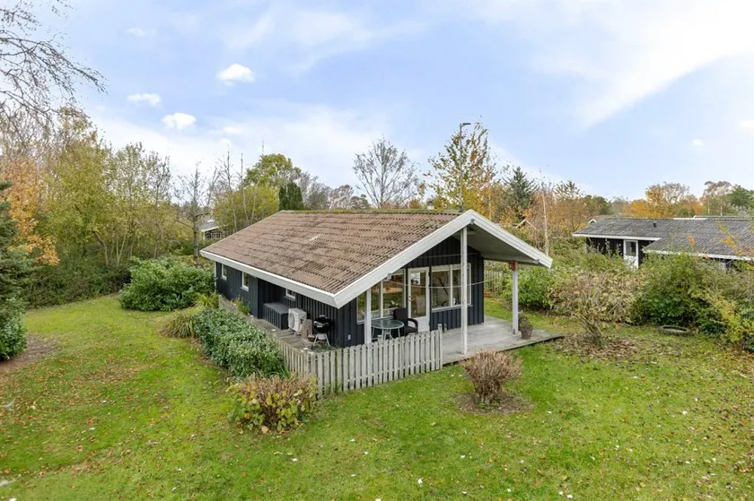 Holiday home with sauna, terrace & barbecue - Image 1