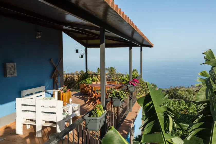 Child-friendly holiday home with terrace, garden & BBQ | Sea view - Image 1