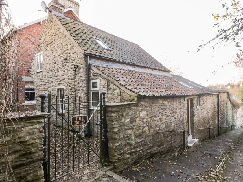 Fully equipped lovely cottage with garden | Dogs allowed - Image 1