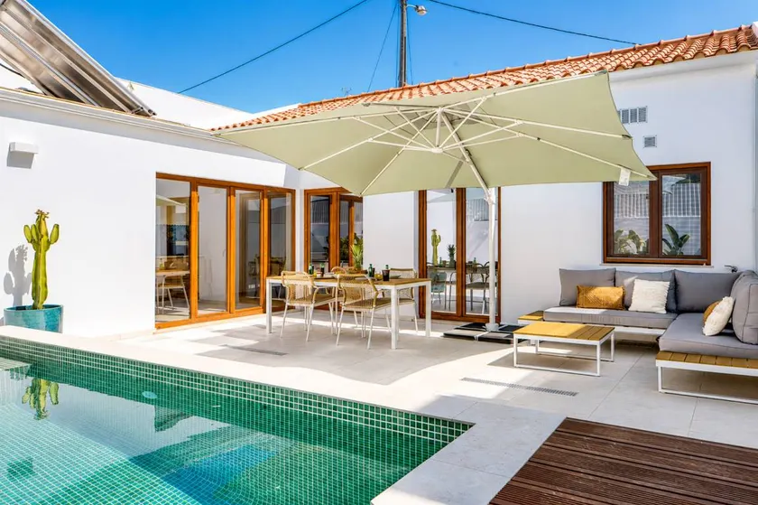 Charmantes Ferienhaus mit privatem Pool, Garten und Grill - Image 1