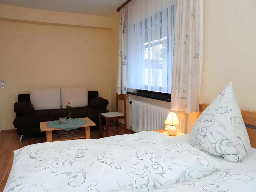 Room 'Nr 3' with Shared Terrace, Shared Garden and Wi-Fi - Image 1