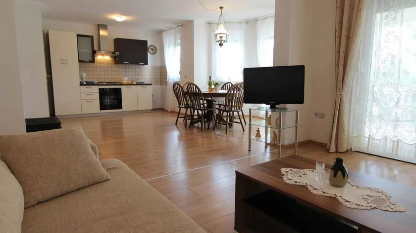 Holiday apartment with garden & terrace - Image 1