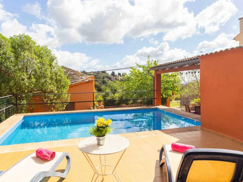 Villa with terrace, barbeque & private pool - Image 1