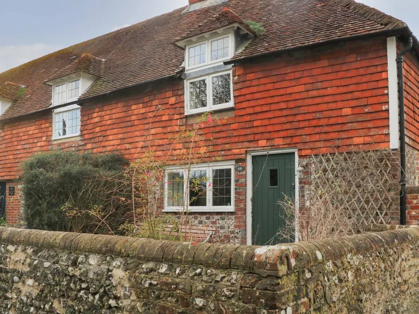Family-friendly lovely cottage with garden - Image 1