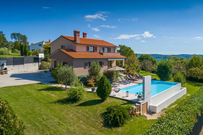 Fully equipped villa with pool, terrace & BBQ - Image 1