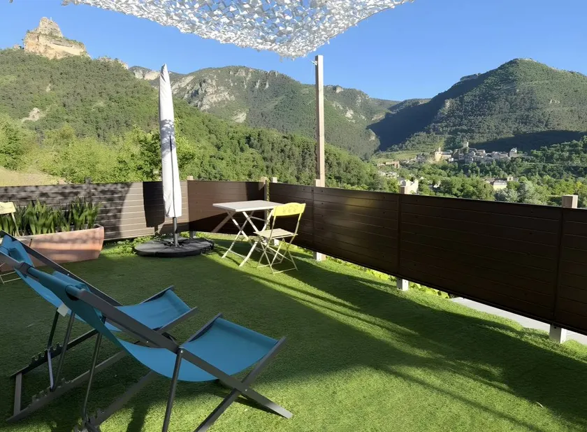Apartment 'Porte Des Gorges' with Mountain View, Private Terrace and Wi-Fi - Image 1