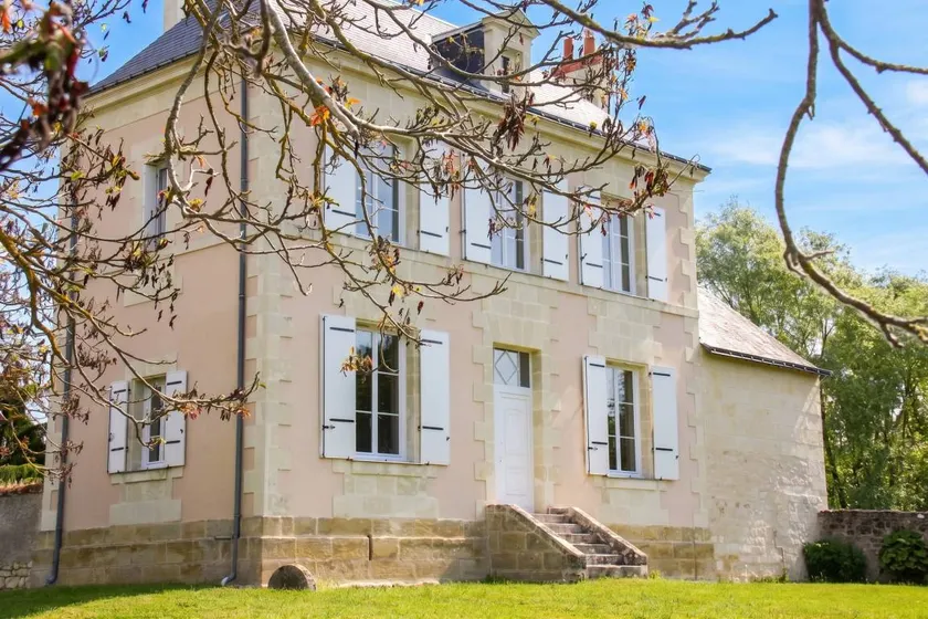 Charming Manor in Beaumont-en-Véron with Garden - Image 1