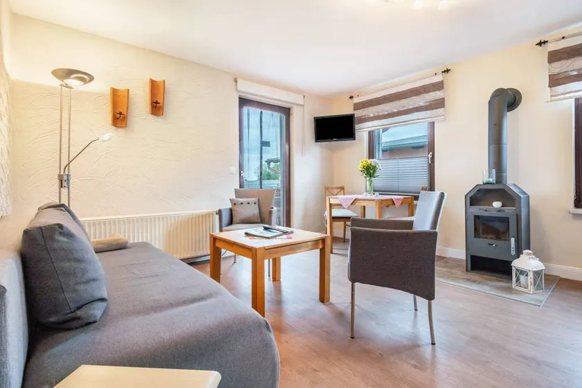 Apartment 'Malchiner See, 35qm' with Lake View, Shared Terrace and Wi-Fi - Image 1