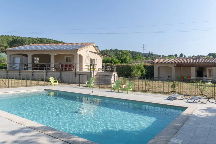 Ferienhaus mit Terrasse, Garten und privatem Pool | Gartenblick - Image 1