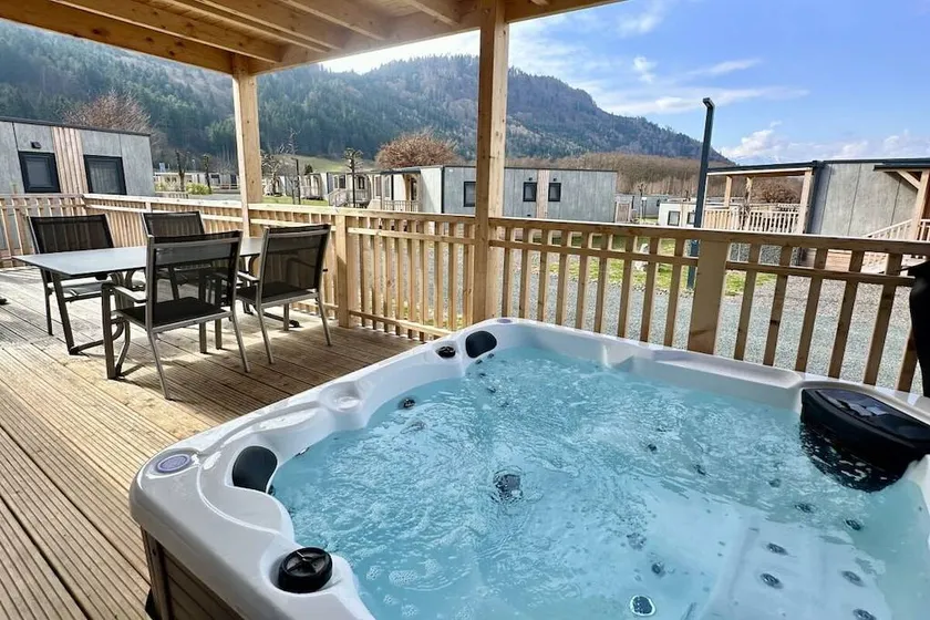 Beautiful house with terrace & hot tub - Image 1