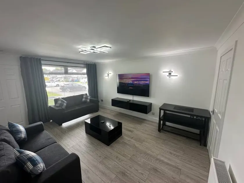 Apartment with garden - Image 1