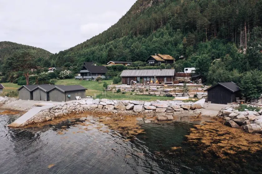 Seaside cabin with panoramic views in Alvundfjord - Image 1