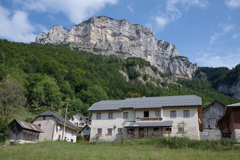 Cottage "La Ferme de l’Ours" with Mountain View, Private Terrace and Wi-Fi - Image 1