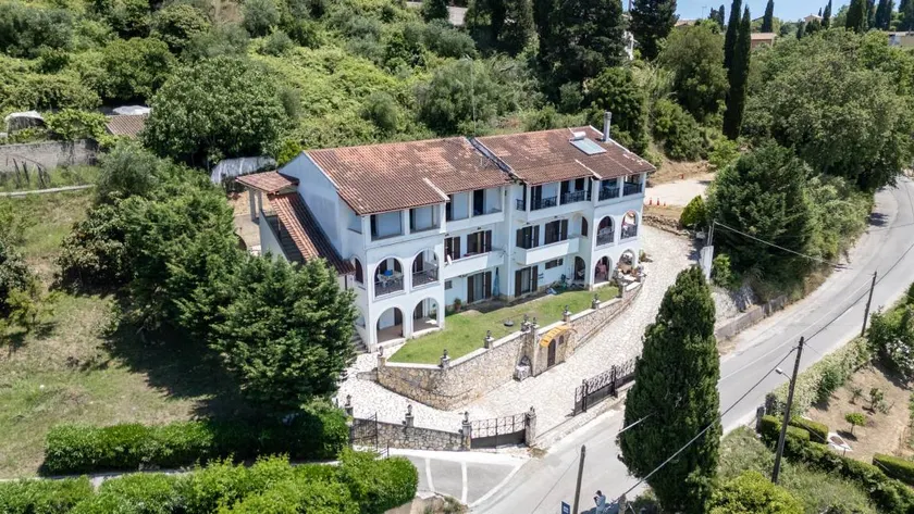 Appartamento con giardino e terrazza | Vista sul giardino - Image 1