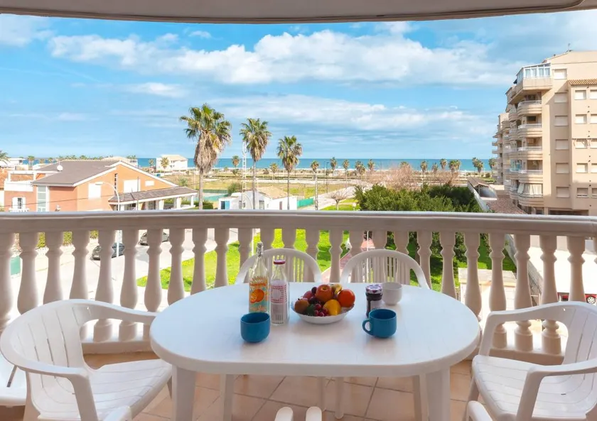 Apartment with terrace & pool - Image 1