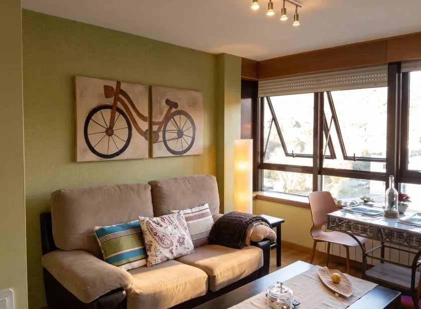 Flat | Mountain view - Image 1