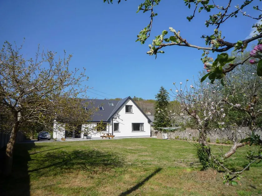 Fully equipped spacious house with garden | Pets are welcome - Image 1