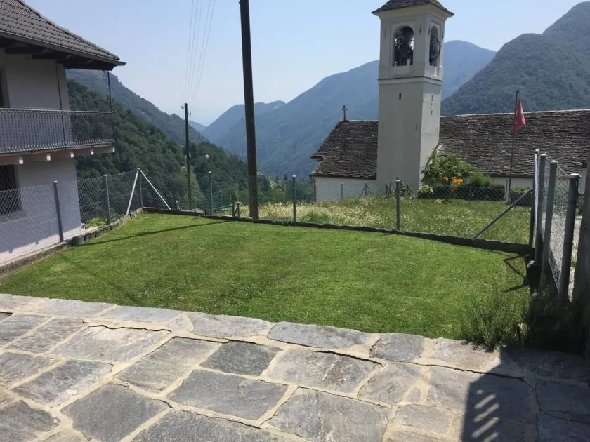 Apartment with terrace & garden | Mountain view - Image 1