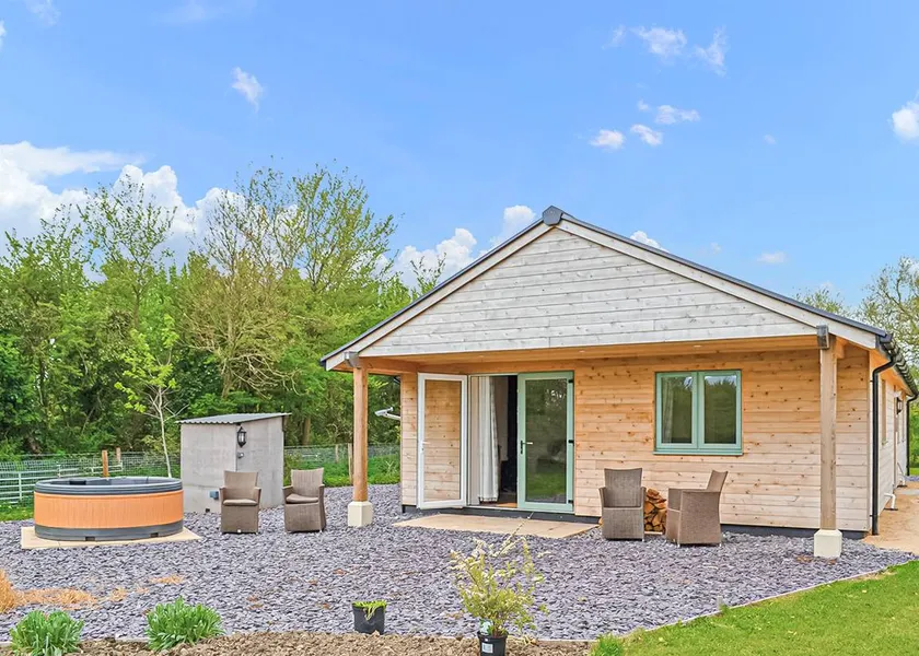 Chalet with jacuzzi - Image 1