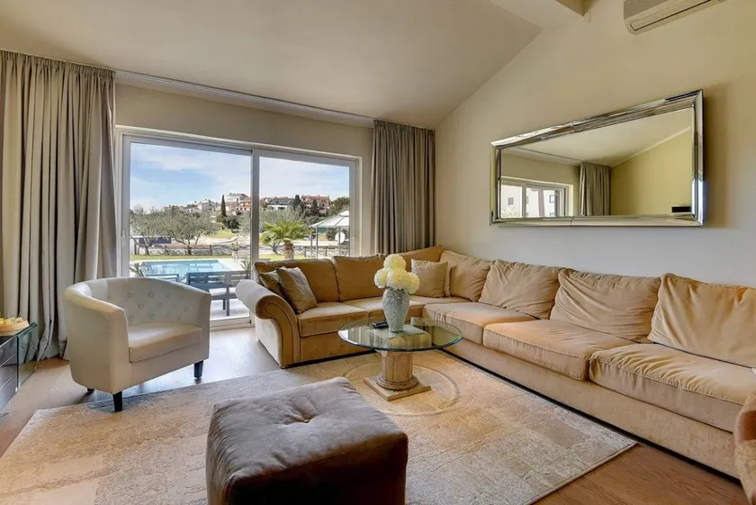 Fully equipped house with pool, garden & hot tub | Next to the beach - Image 1