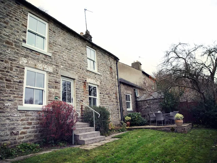 Cottage with garden - Image 1