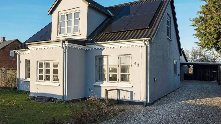 House with garden & terrace - Image 1