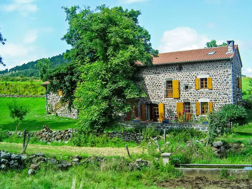 Holiday home with garden & terrace - Image 1