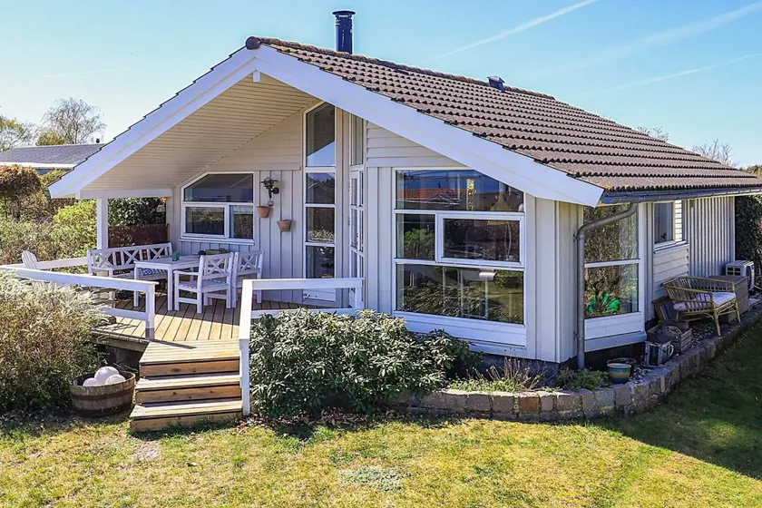 Voll ausgestattetes charmantes Ferienhaus mit Garten, Sauna und Terrasse | Wasserblick - Image 1