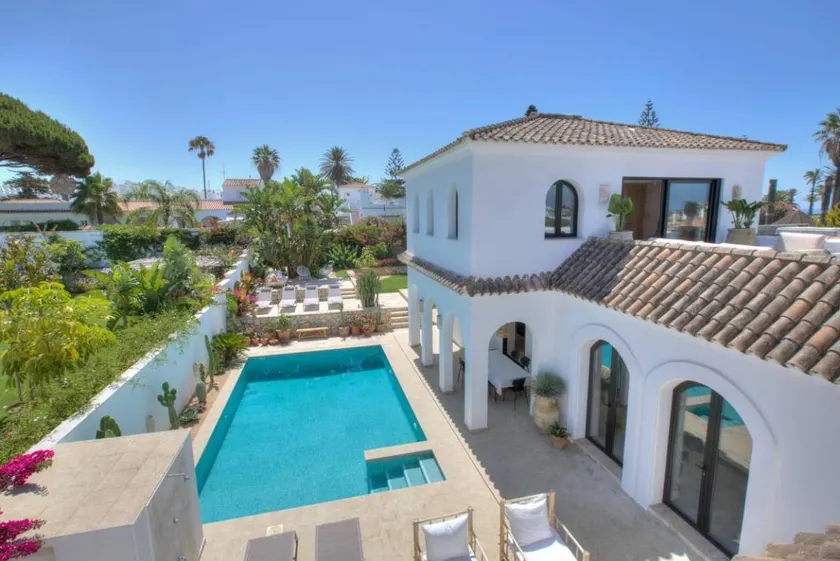 Grande maison de vacances entièrement équipée avec jardin, barbecue et terrasse | Vue mer | À côté de la plage | Idéale pour le télétravail - Image 1