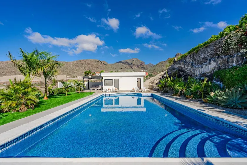 Casa con barbecue, piscina privata e giardino - Image 1